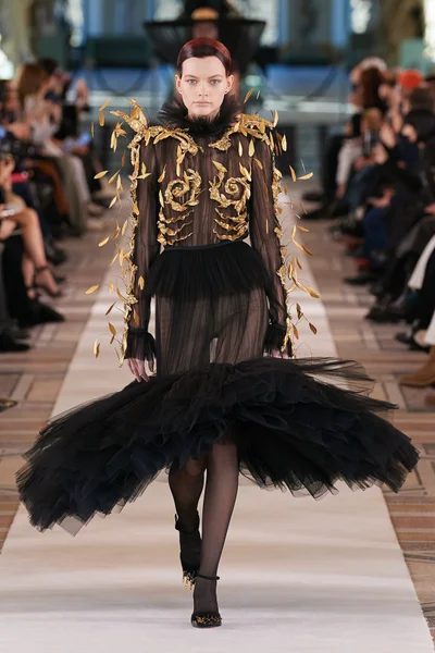 Look 15